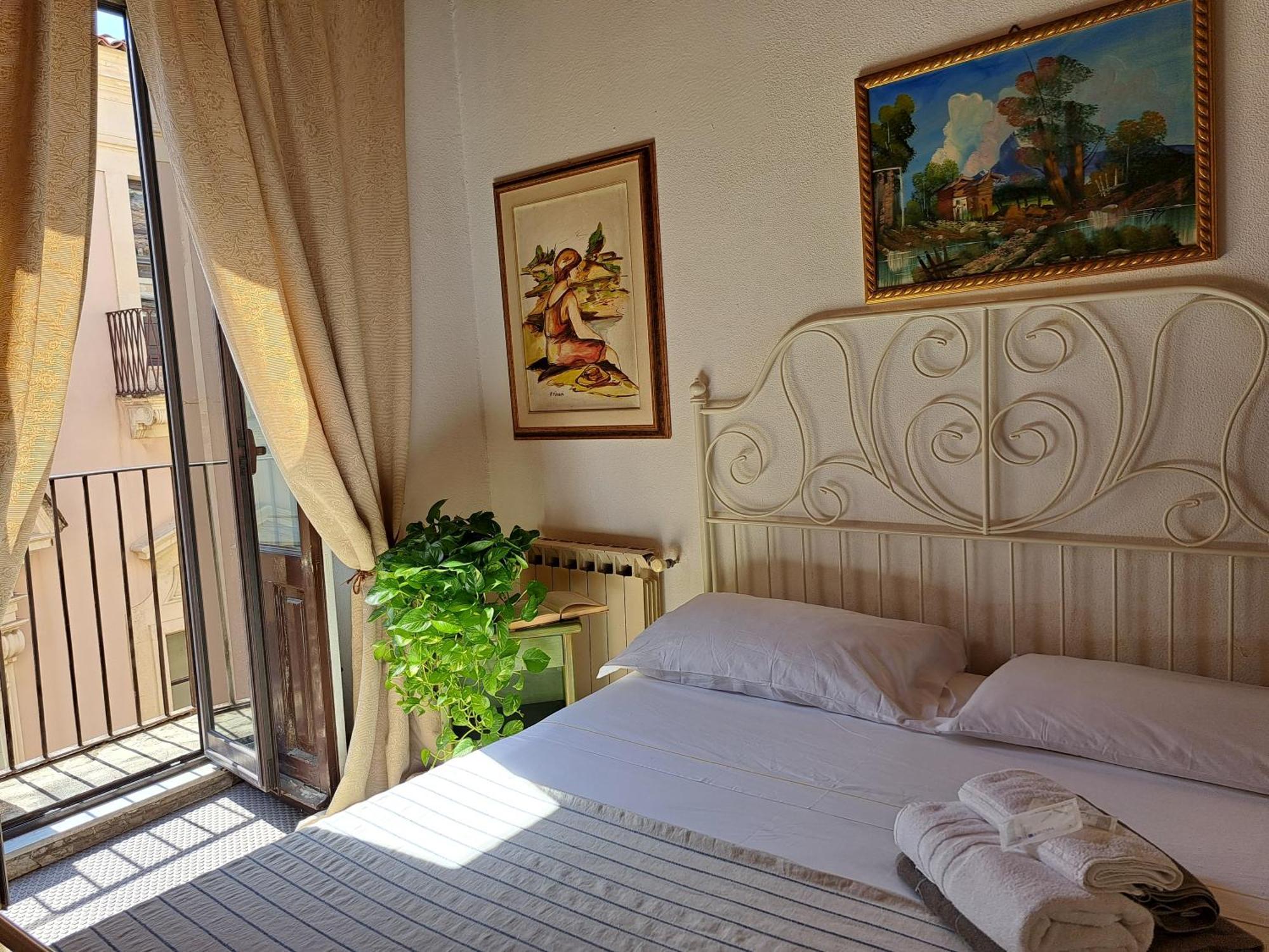 I Vespri Bed & Breakfast Catania Bilik gambar